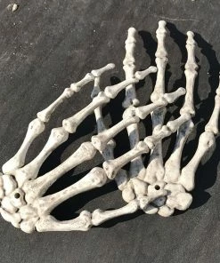 Shenzhen Chen Yao Electronic Technology Co., Ltd Top 2pcs 1 Pairs Plastic Skeleton Hands Haunted House For Halloween Decoration Halloween Props