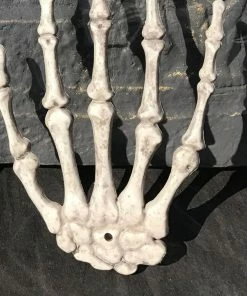 Shenzhen Chen Yao Electronic Technology Co., Ltd Top 2pcs 1 Pairs Plastic Skeleton Hands Haunted House For Halloween Decoration Halloween Props