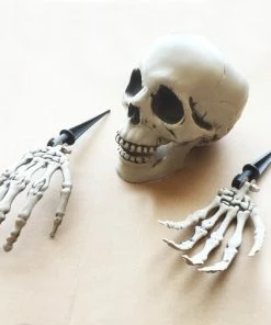 Online American Store Halloween Prop Halloween Skeleton Lawn Stakes Set Plastic Hands And Skull Haunted House Escape Horror Props Halloween Decorations