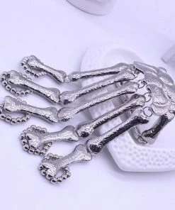 Show Lifestyle Store Hot Sales Halloween Props Gift Fun Nightclub Party Punk Finger Bracelet Gothic Skull Skeleton Bone Hand Finger Bracelet