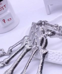 Show Lifestyle Store Hot Sales Halloween Props Gift Fun Nightclub Party Punk Finger Bracelet Gothic Skull Skeleton Bone Hand Finger Bracelet