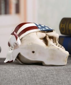 YF Eletrical&Tool Store USA American Flag Skull Statues Sculptures Resin Halloween Home Decor Decorative Craft Skull Ornaments Creative Art Carving Halloween Decorations
