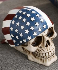 YF Eletrical&Tool Store USA American Flag Skull Statues Sculptures Resin Halloween Home Decor Decorative Craft Skull Ornaments Creative Art Carving Halloween Decorations