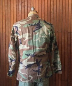 The American Store Military Clothing & Accessories U.S. Military Large 80s Era Fatigue Woodland Camo Lightweight Jacket Cotton Men's Vintage