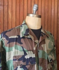 The American Store Military Clothing & Accessories U.S. Military Large 80s Era Fatigue Woodland Camo Lightweight Jacket Cotton Men's Vintage