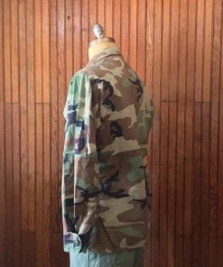 The American Store Military Clothing & Accessories U.S. Military Large 80s Era Fatigue Woodland Camo Lightweight Jacket Cotton Men's Vintage