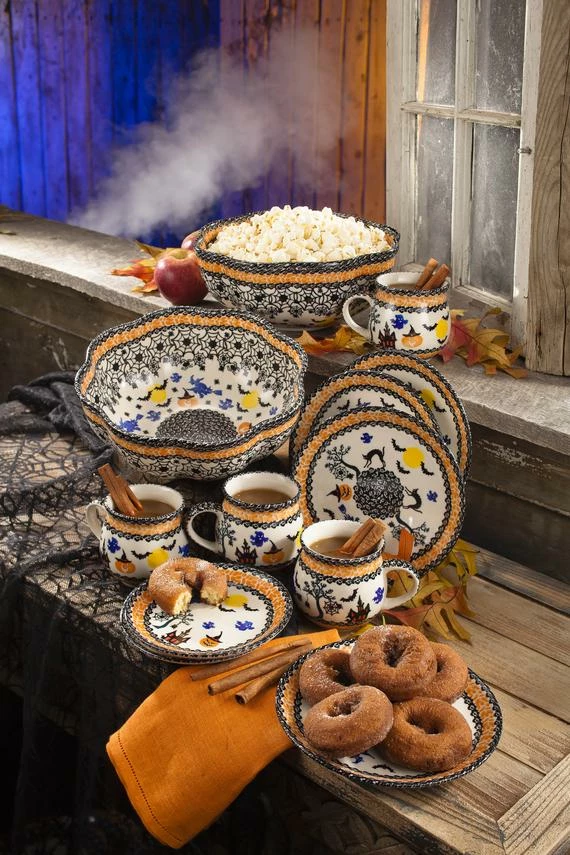 UnoAllaVolta Polish Pottery Dessert Plate | Halloween Motif | Handmade In Poland Halloween Gift Collection 4 UnoAllaVolta Polish Pottery Dessert Plate | Halloween Motif | Handmade In Poland Halloween Gift Collection