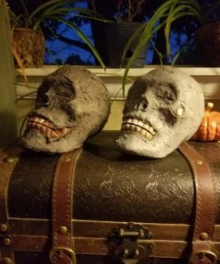 Onlineamericanstore Handmade, Realistic Mummy Skull Novelty Halloween Decorations.