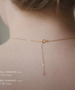 Onlineamericanstore Custom Name Accessories Flower Necklace - Floral Pendant Necklaces - Birthday Gift For Her - Birth Flower Necklaces - Gift For Friends - Gift For Daughter - LN213