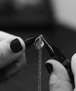 Onlineamericanstore Custom Name Accessories Flower Necklace - Floral Pendant Necklaces - Birthday Gift For Her - Birth Flower Necklaces - Gift For Friends - Gift For Daughter - LN213