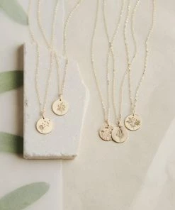 Onlineamericanstore Custom Name Accessories Flower Necklace - Floral Pendant Necklaces - Birthday Gift For Her - Birth Flower Necklaces - Gift For Friends - Gift For Daughter - LN213